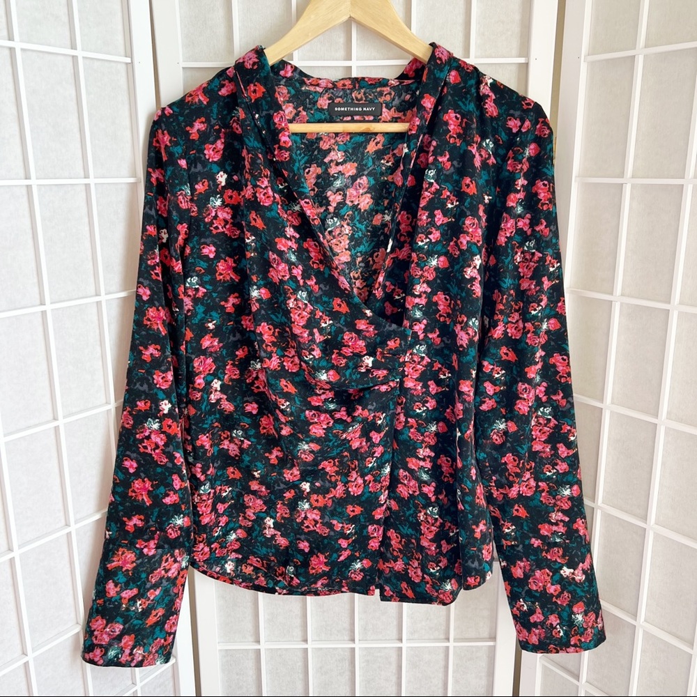 NWOT Something Navy Rose Floral Wrap Long Sleeve Top Small